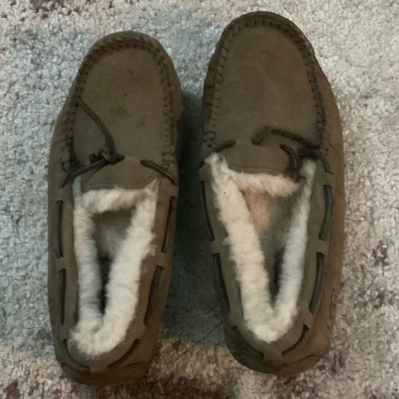 SNOWDAYSALE UGG Dakota Water Resistant Moccasin Slipper-Espresso, brown. Size7 - Picture 3 of 15